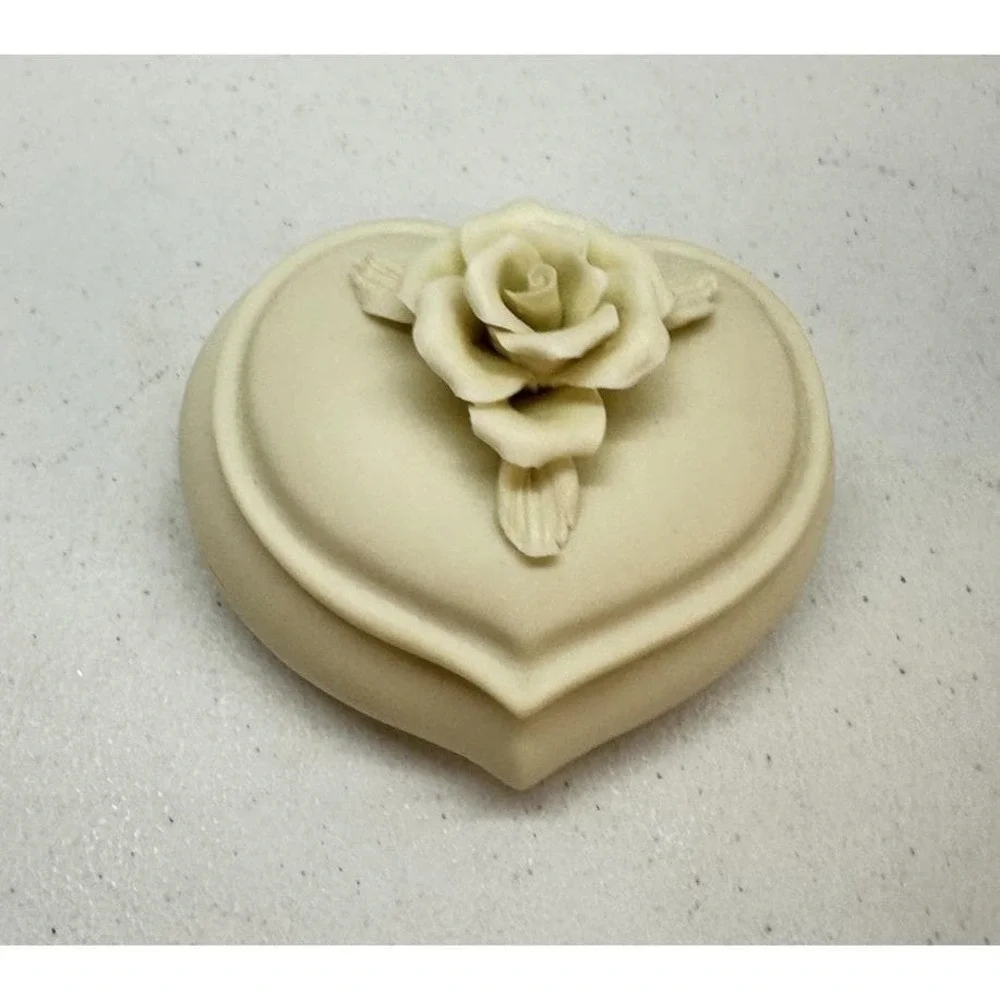 Vintage Albert Price Heart Trinket Box Ivory Rose Bisque Procelain Jewelry Taiwa